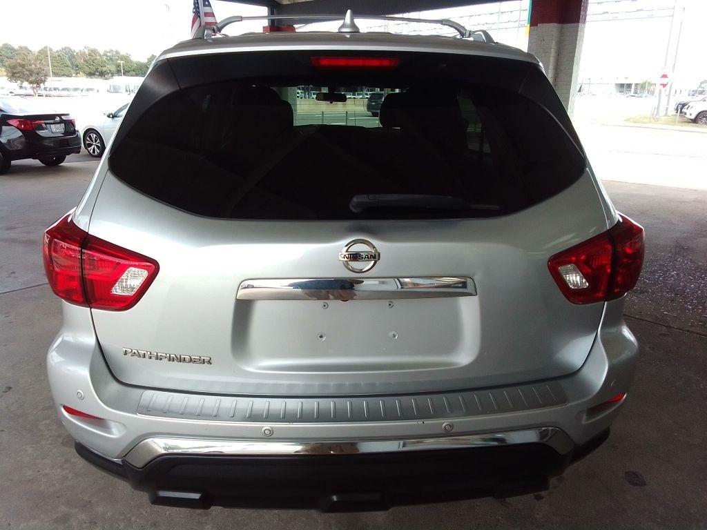 Nissan Pathfinder S 2020