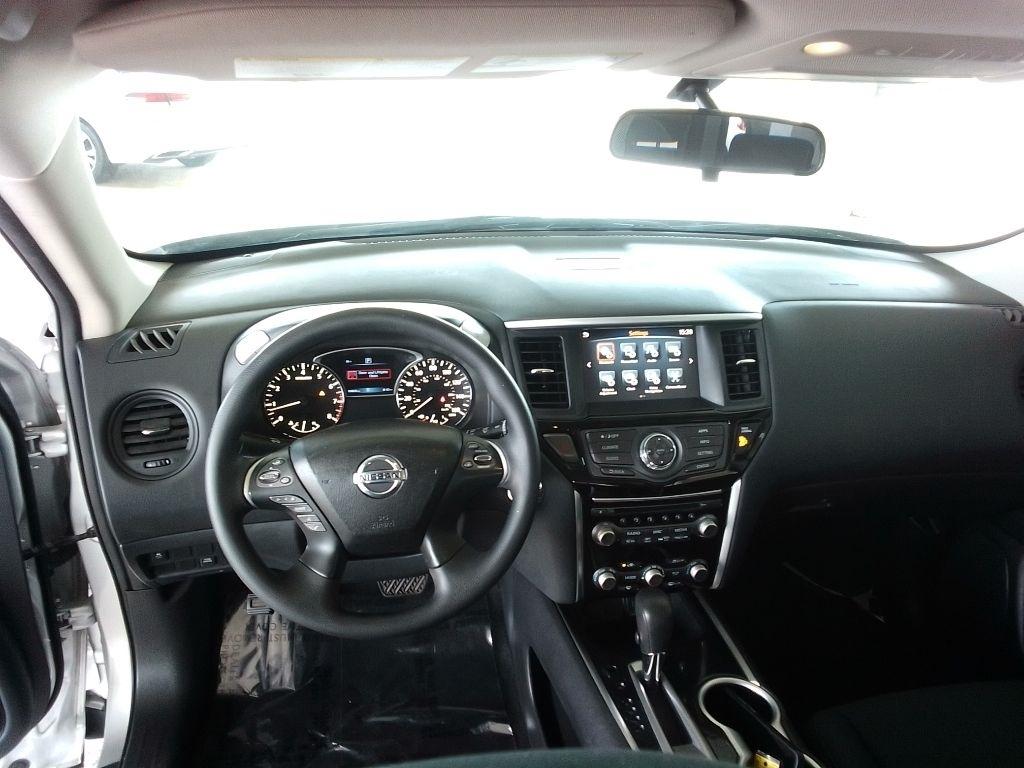 Nissan Pathfinder S 2020