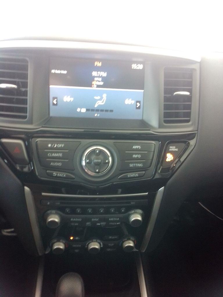 Nissan Pathfinder S 2020