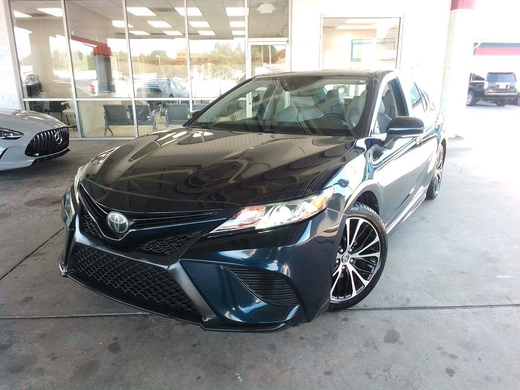 Toyota Camry SE Auto (Natl) 2020