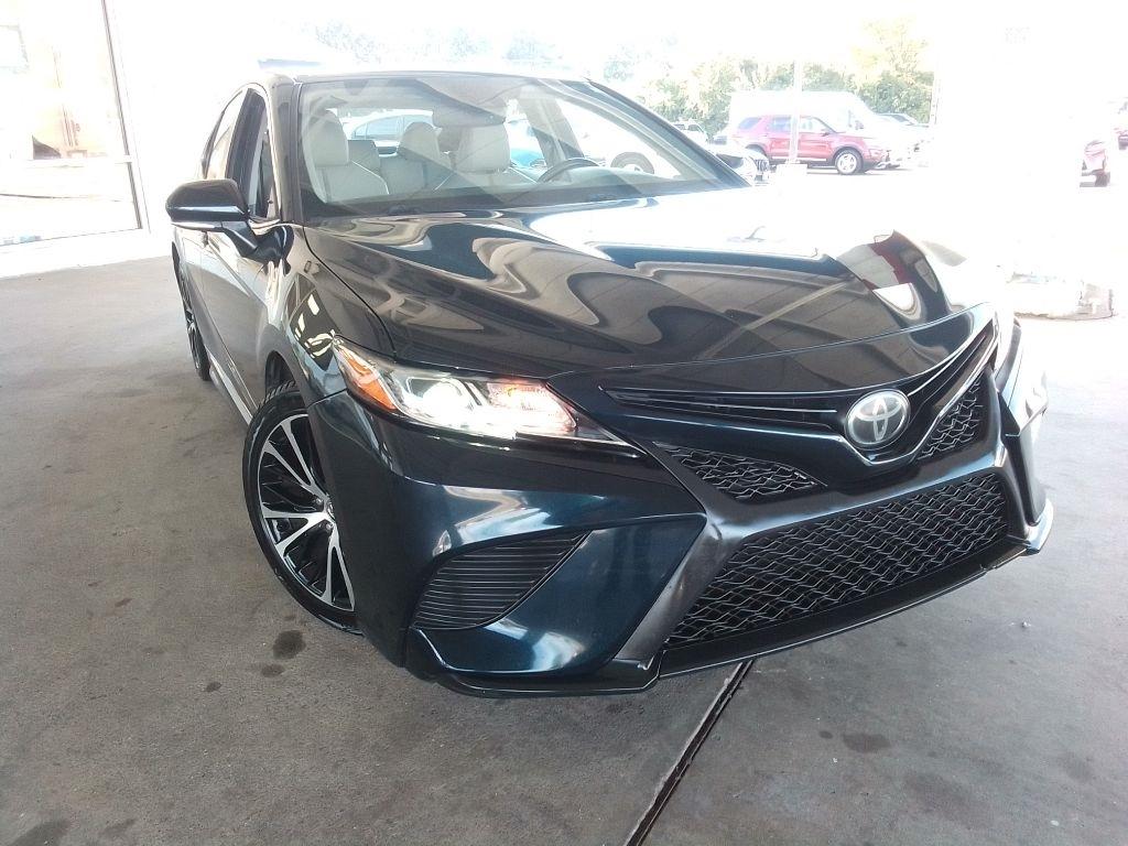 Toyota Camry SE Auto (Natl) 2020