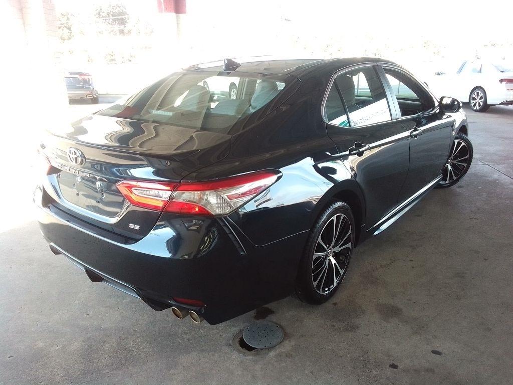 Toyota Camry SE Auto (Natl) 2020