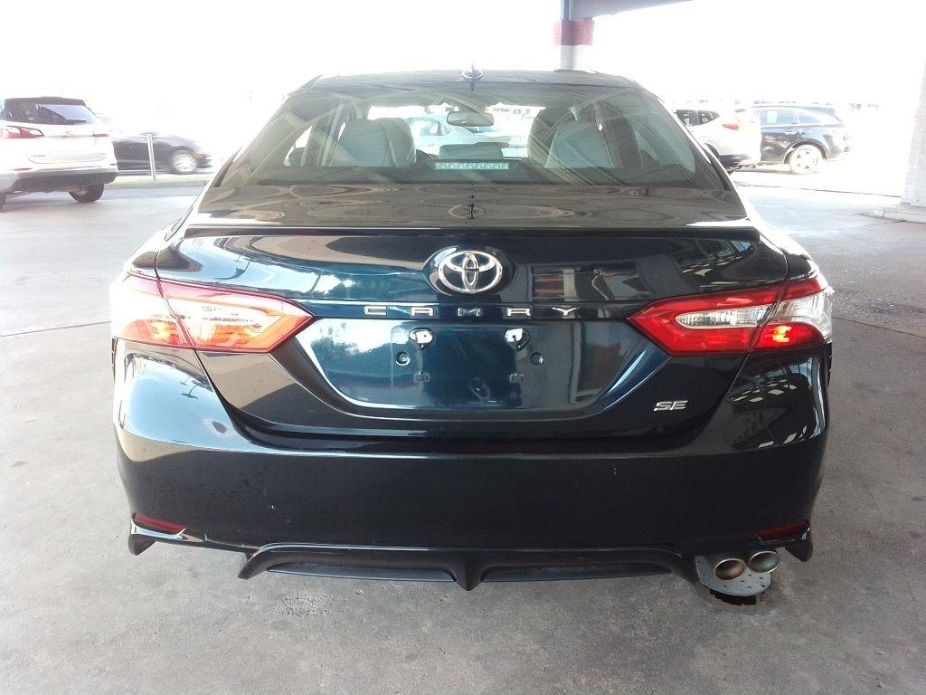 Toyota Camry SE Auto (Natl) 2020