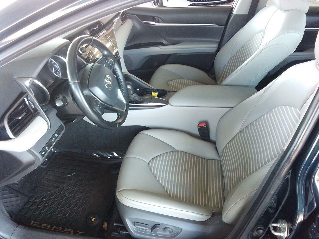 Toyota Camry SE Auto (Natl) 2020