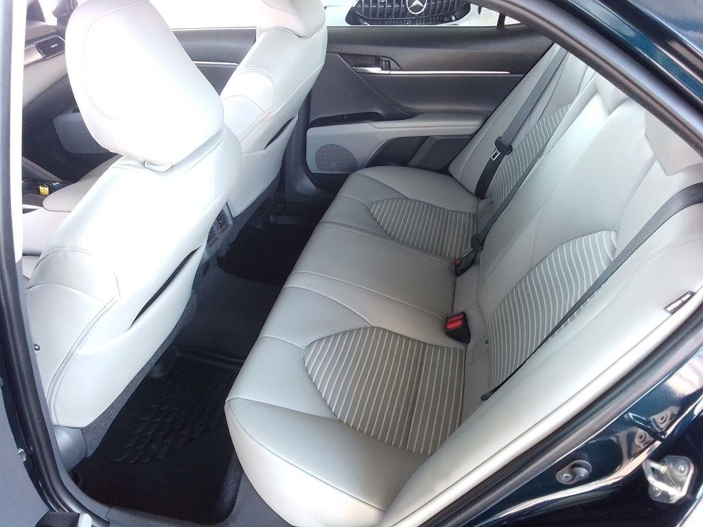 Toyota Camry SE Auto (Natl) 2020