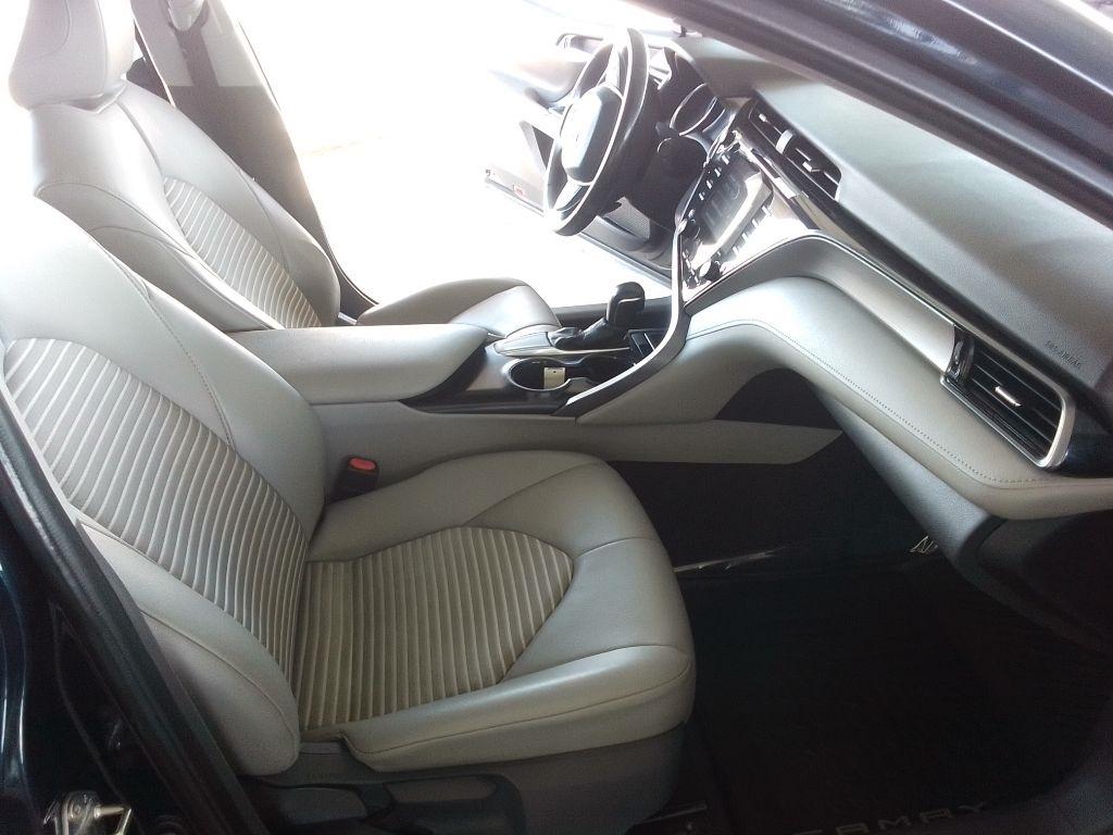 Toyota Camry SE Auto (Natl) 2020