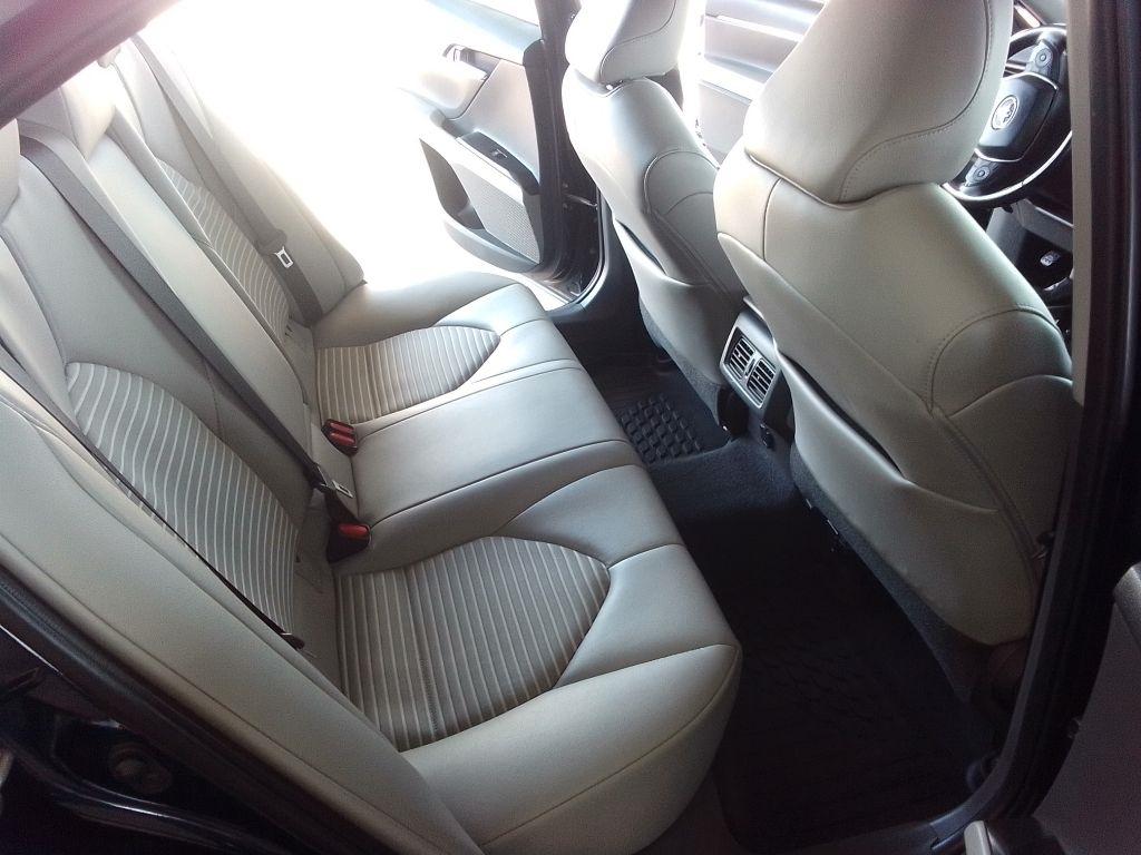 Toyota Camry SE Auto (Natl) 2020