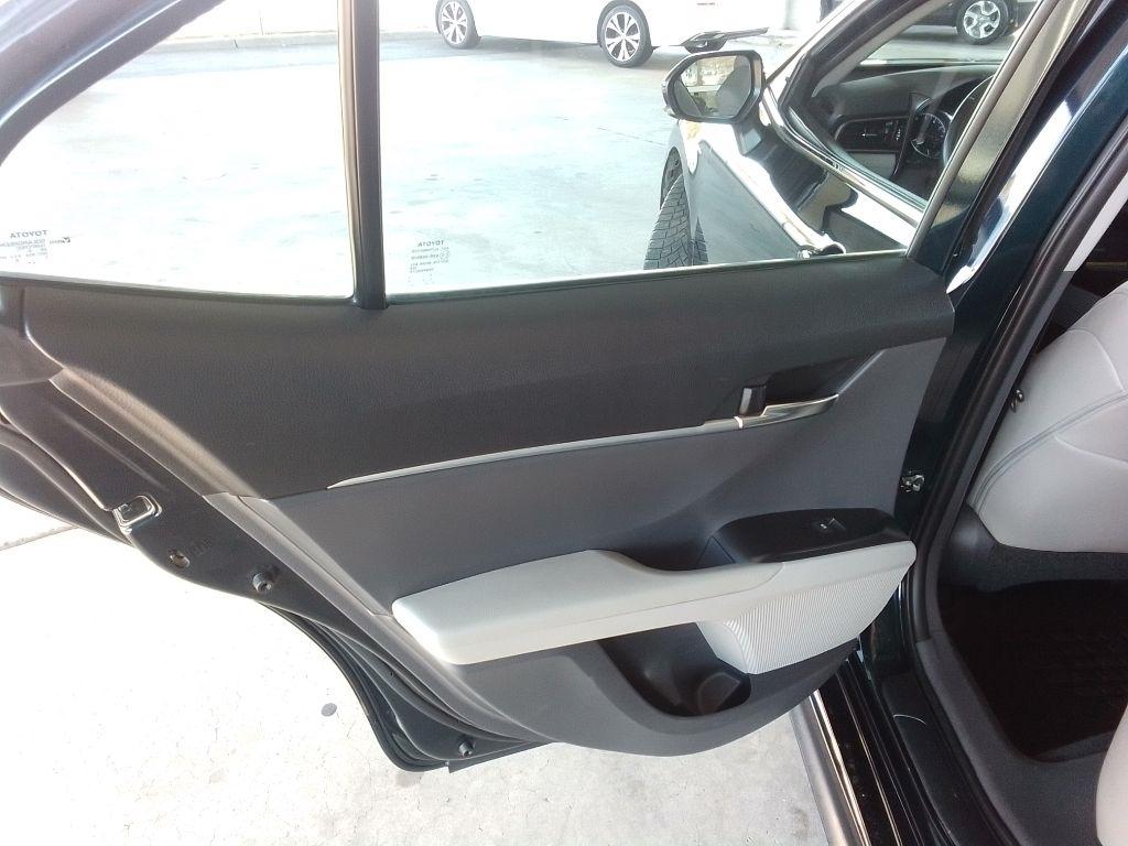 Toyota Camry SE Auto (Natl) 2020