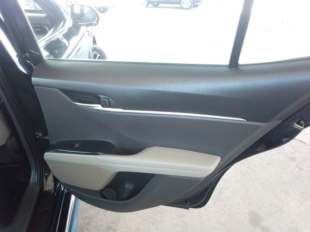 Toyota Camry SE Auto (Natl) 2020