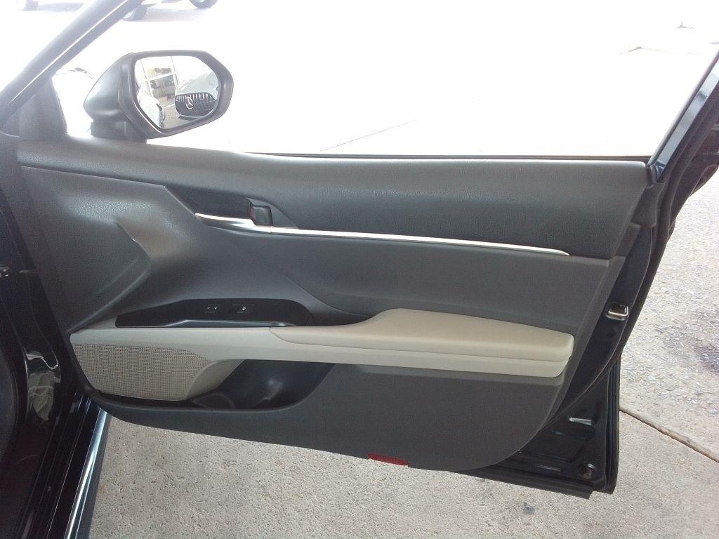 Toyota Camry SE Auto (Natl) 2020