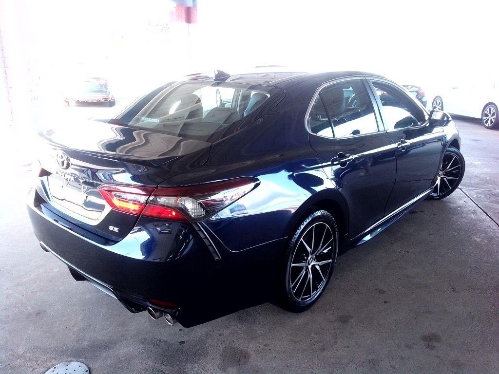 Toyota Camry SE Auto (Natl) 2022