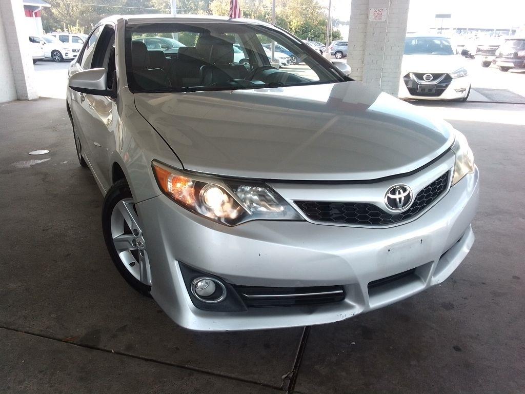 Toyota Camry 4dr Sdn I4 Auto XLE (Natl) 2013