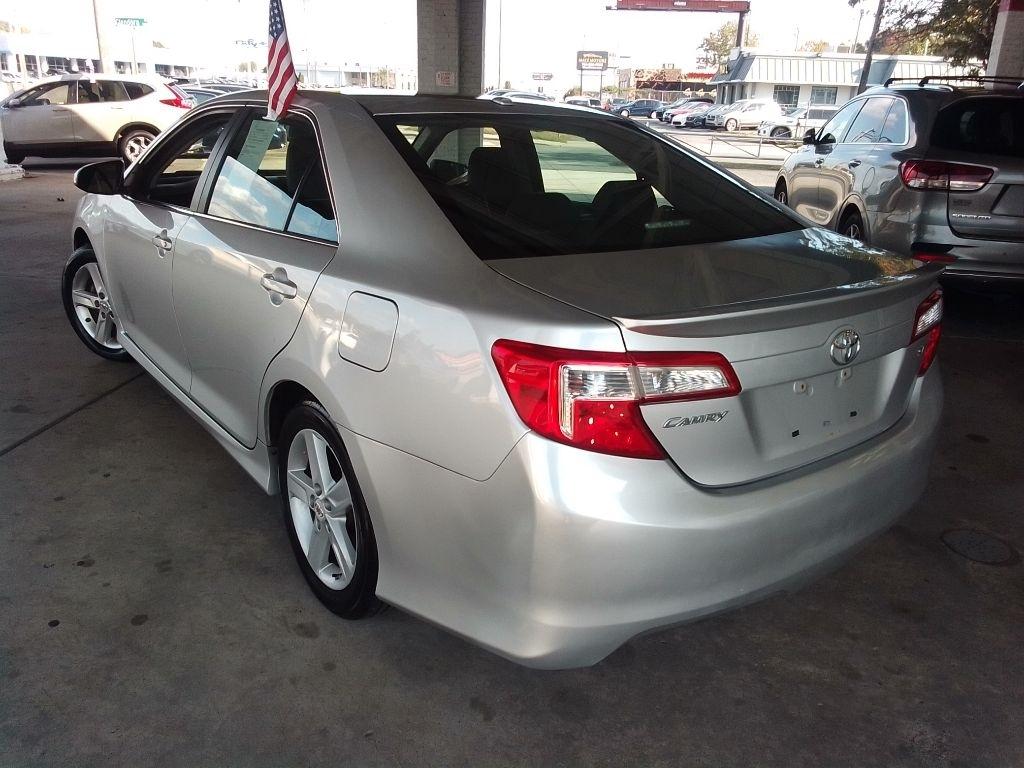 Toyota Camry 4dr Sdn I4 Auto XLE (Natl) 2013