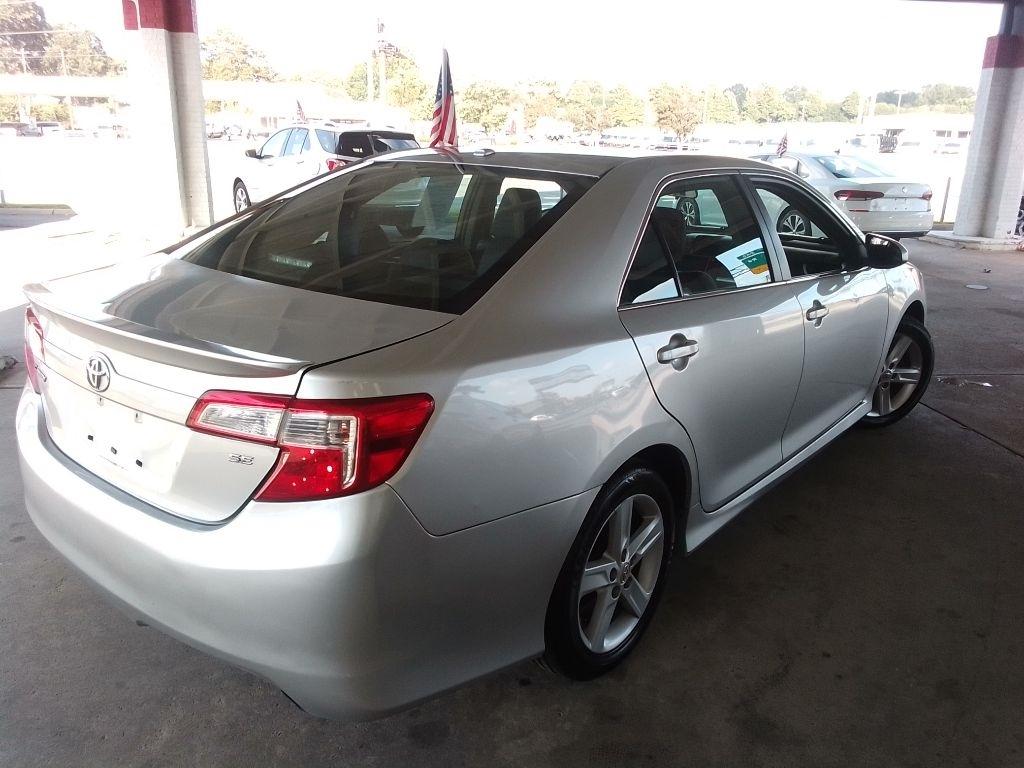 Toyota Camry 4dr Sdn I4 Auto XLE (Natl) 2013