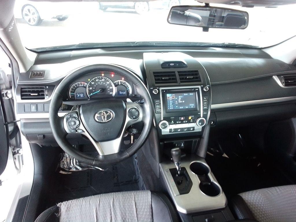 Toyota Camry 4dr Sdn I4 Auto XLE (Natl) 2013
