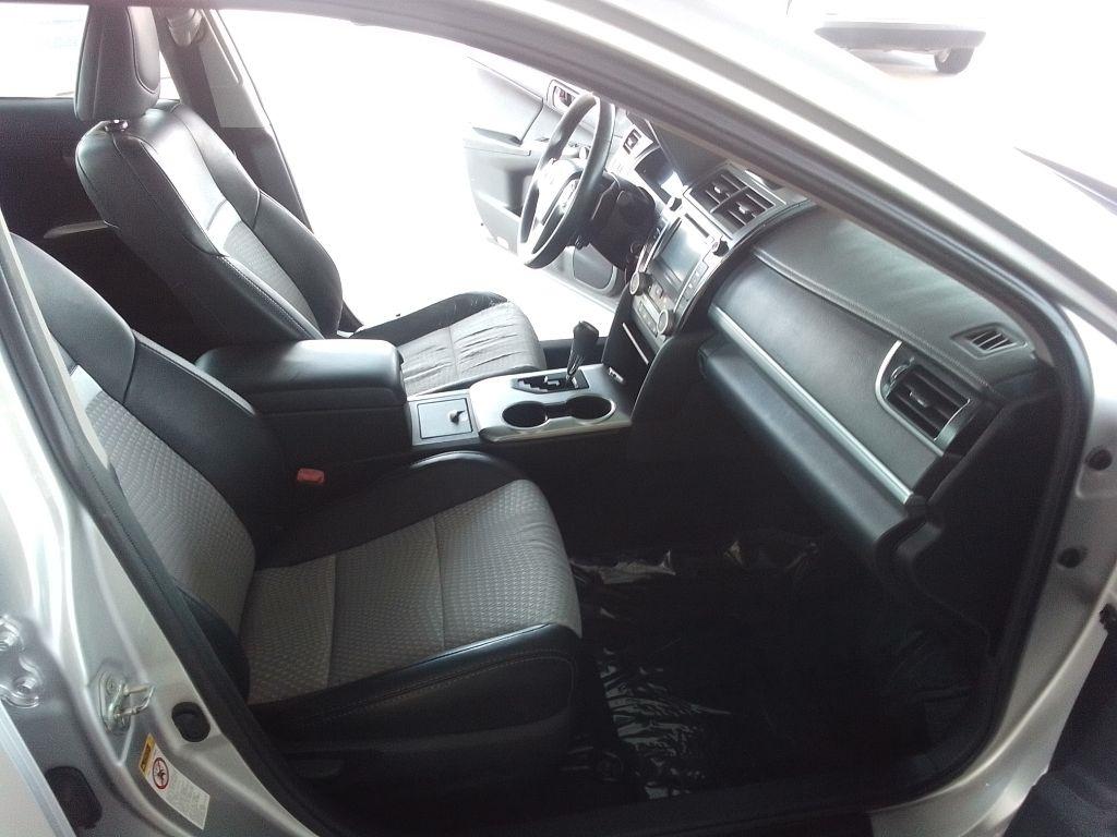 Toyota Camry 4dr Sdn I4 Auto XLE (Natl) 2013