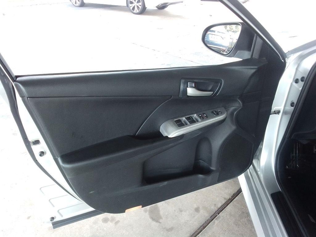 Toyota Camry 4dr Sdn I4 Auto XLE (Natl) 2013