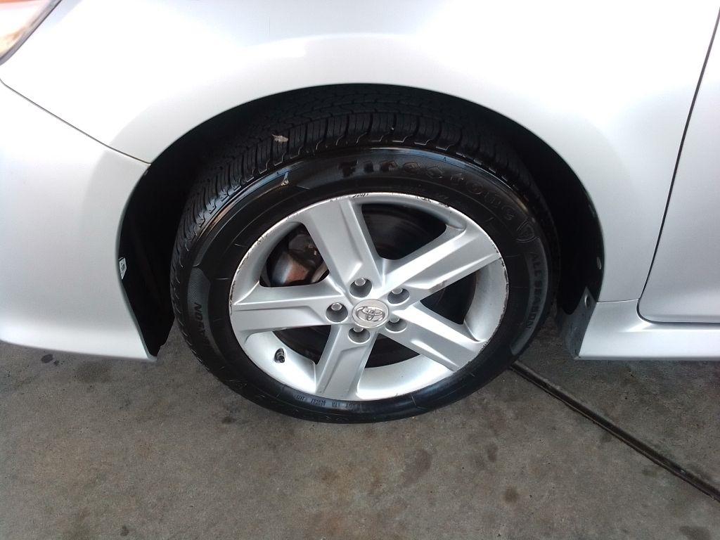 Toyota Camry 4dr Sdn I4 Auto XLE (Natl) 2013