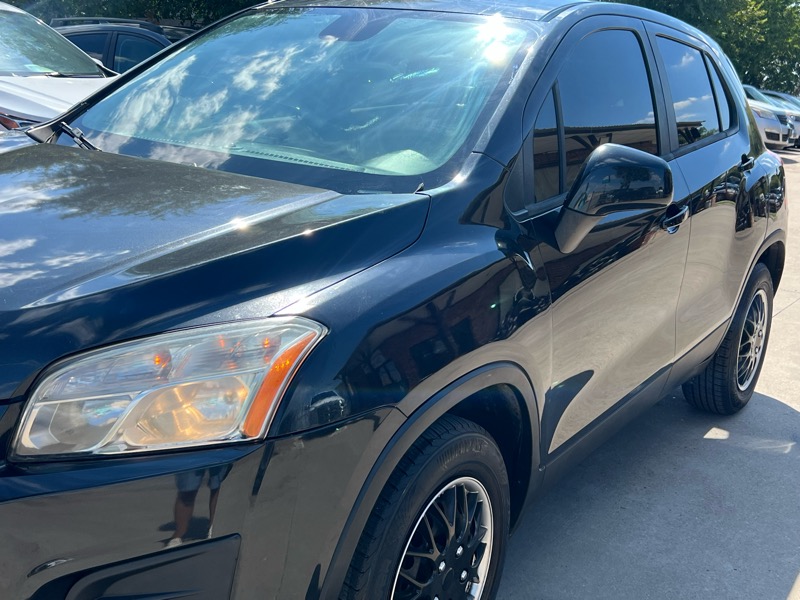 2015 Chevrolet Trax LS photo 2