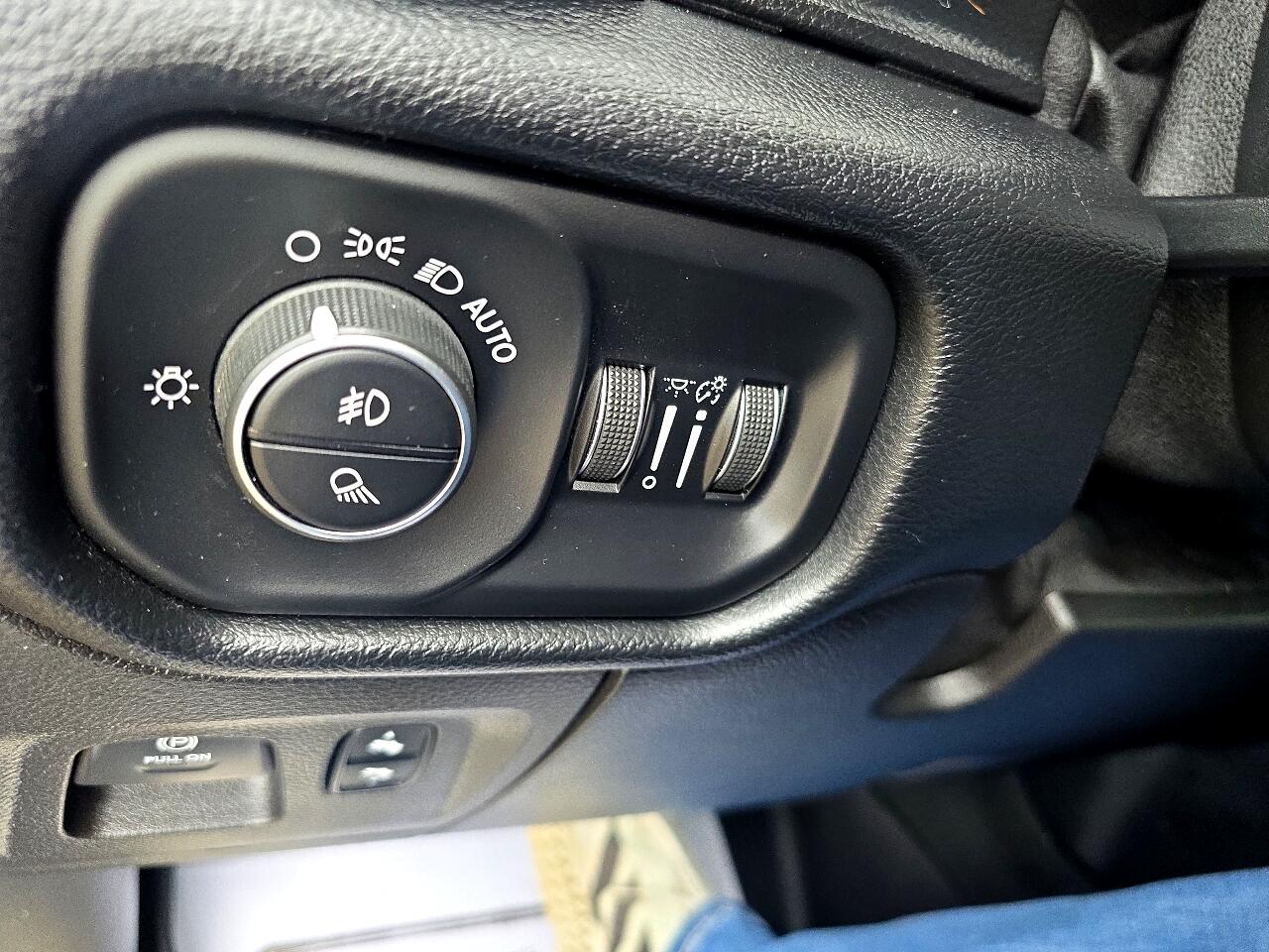 RAM 1500 Big Horn Crew Cab SWB 4WD 2019