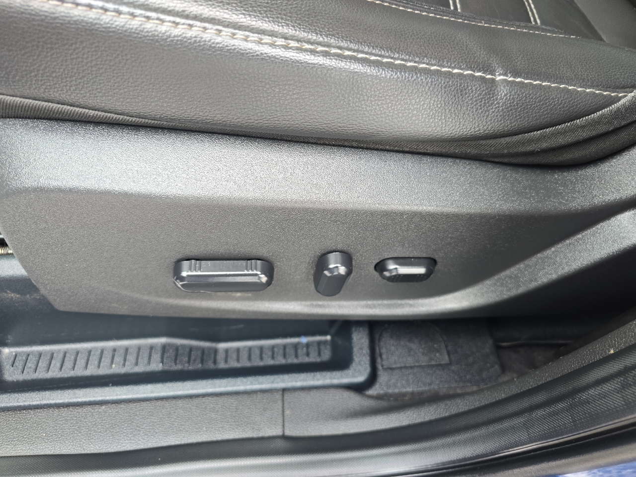 Ford Escape Titanium 4WD 2017