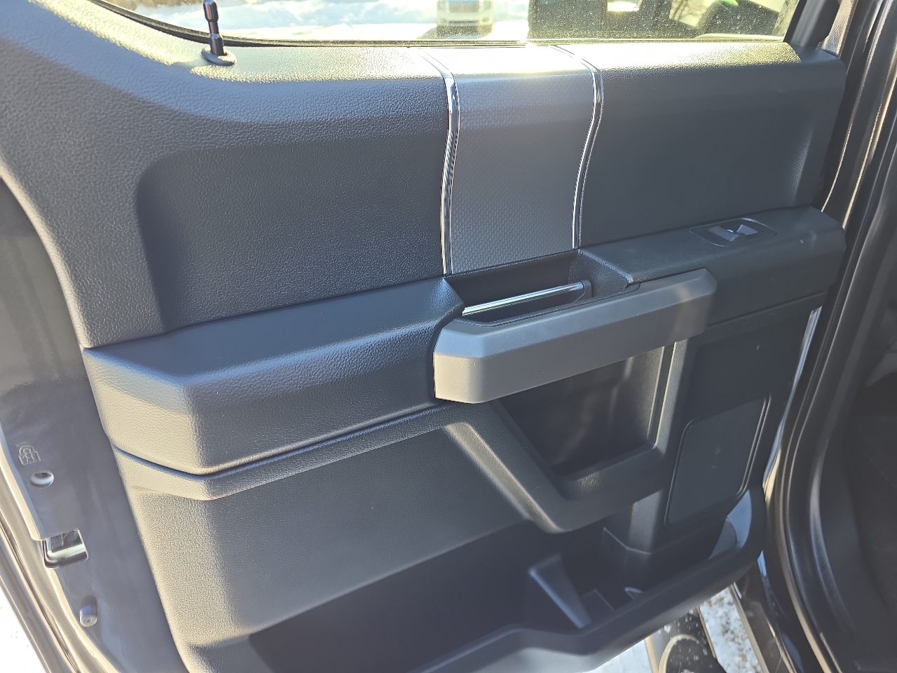 Ford F-150 4WD SuperCrew 145" FX4 2015