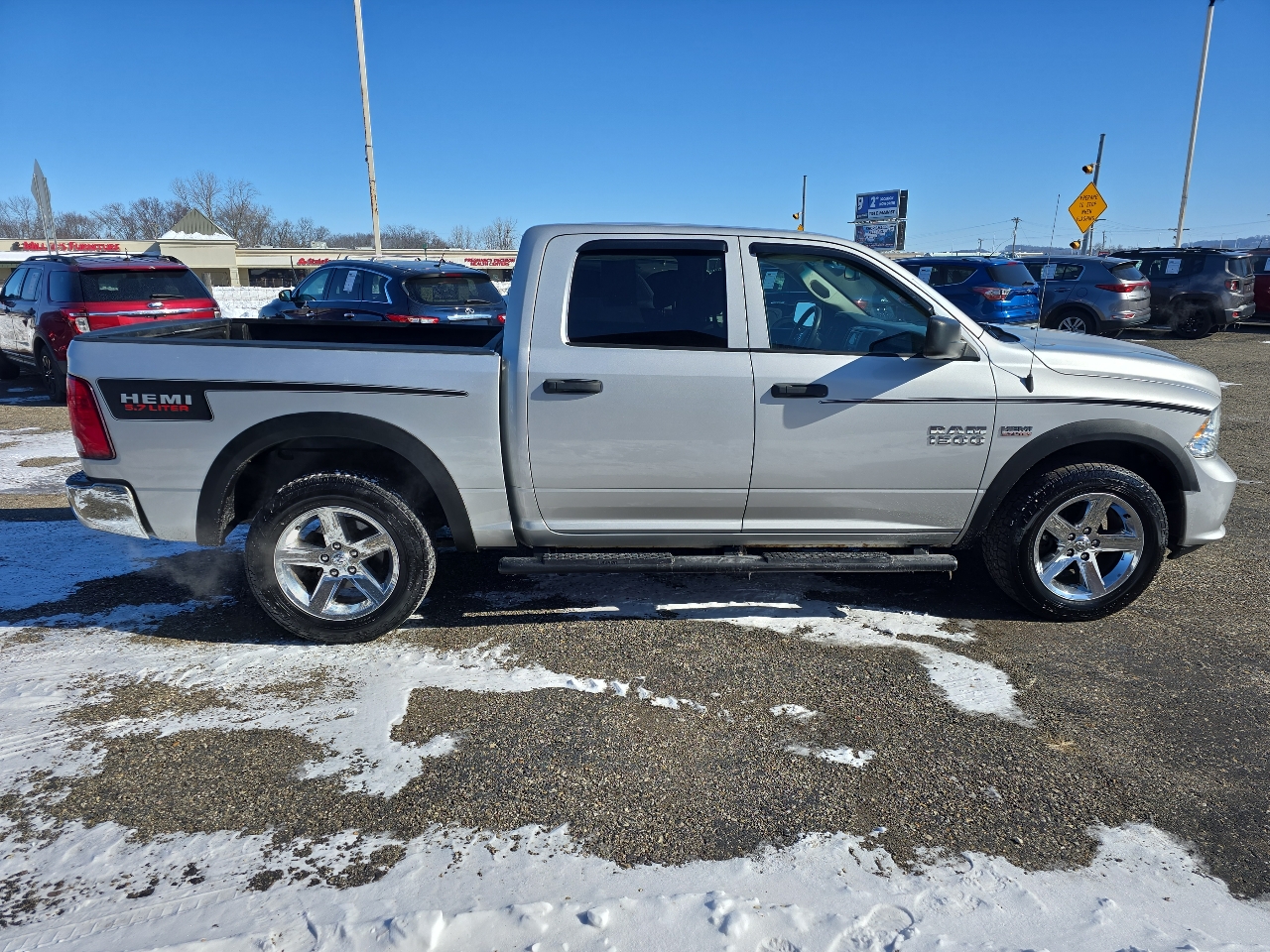 RAM 1500 Tradesman Crew Cab SWB 4WD 2016
