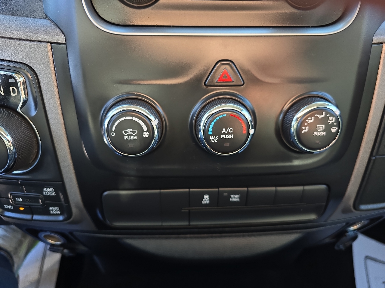 RAM 1500 Tradesman Crew Cab SWB 4WD 2016