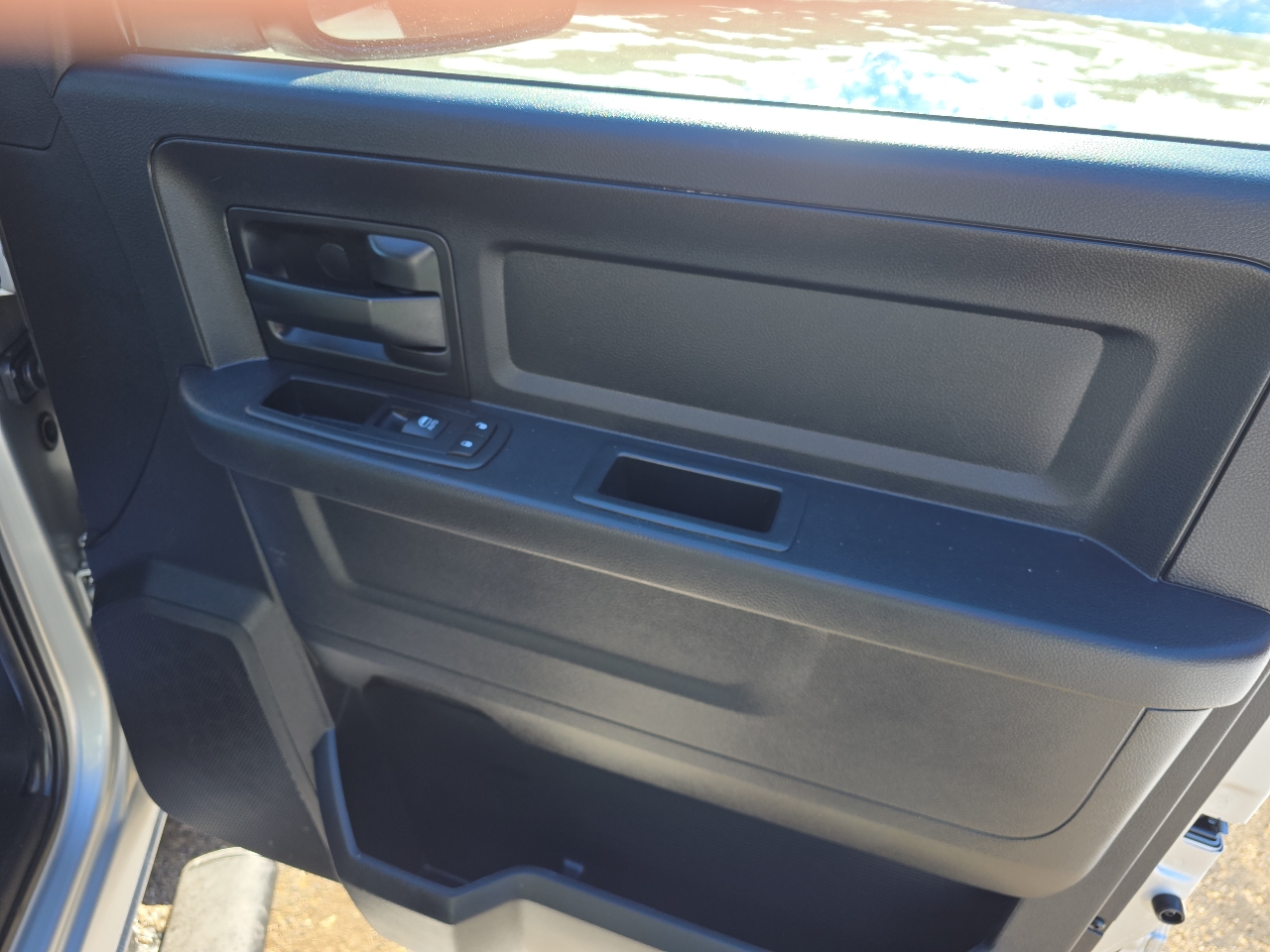 RAM 1500 Tradesman Crew Cab SWB 4WD 2016