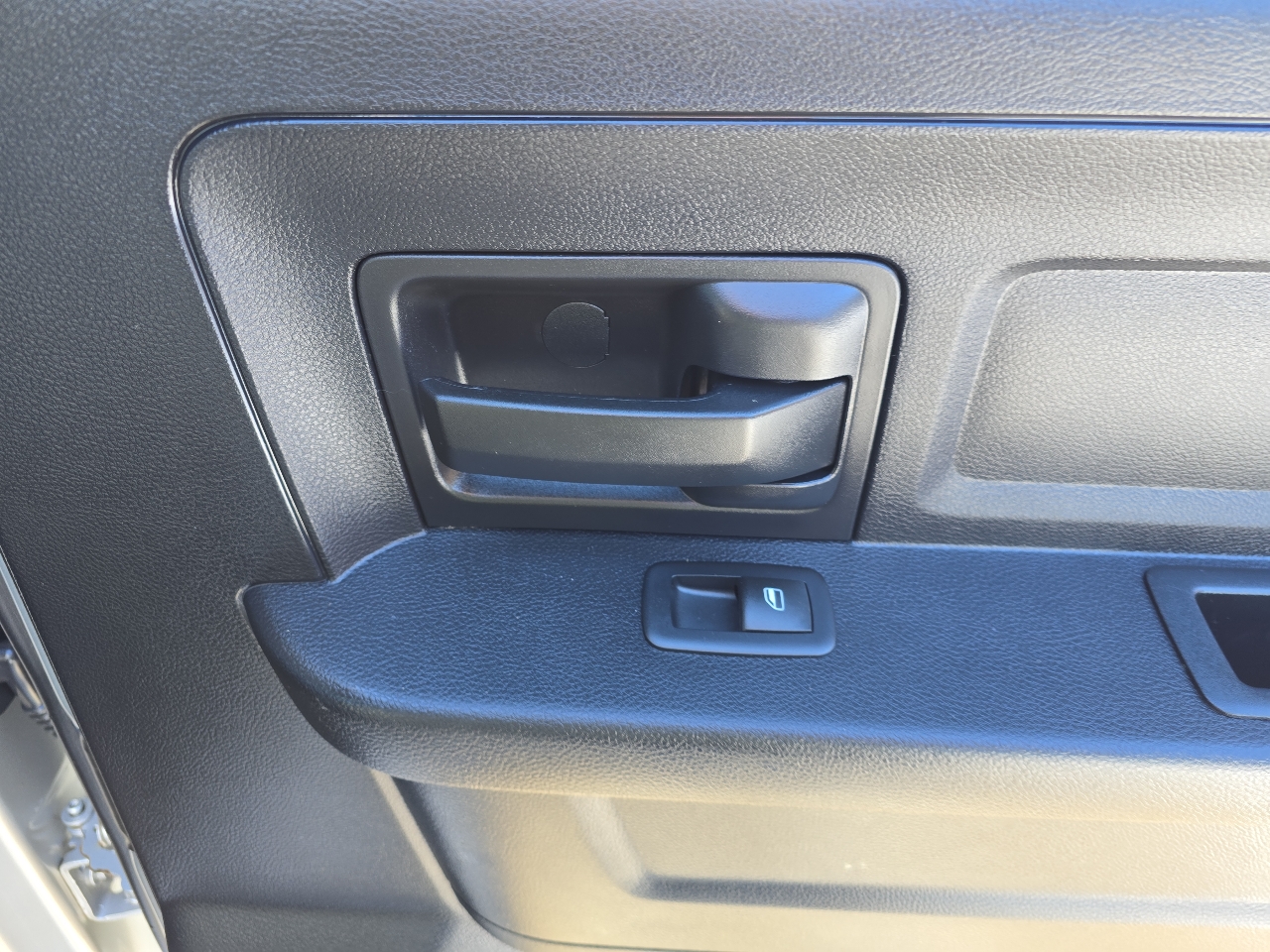 RAM 1500 Tradesman Crew Cab SWB 4WD 2016