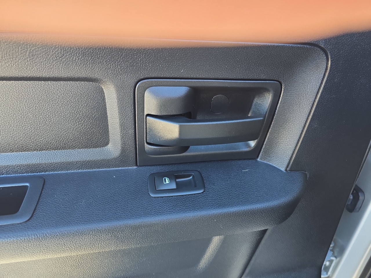 RAM 1500 Tradesman Crew Cab SWB 4WD 2016