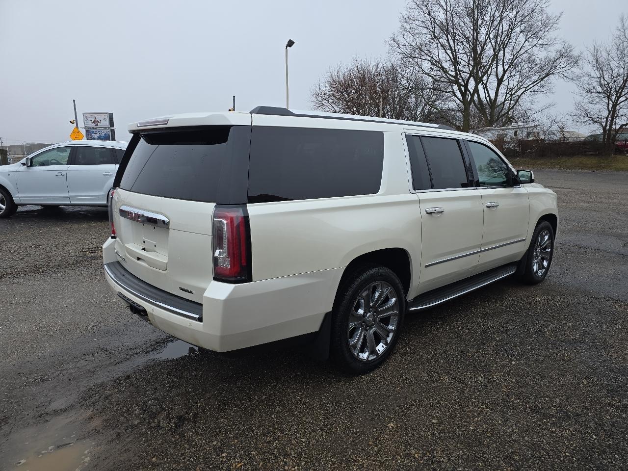 GMC Yukon Denali XL 4WD 2015