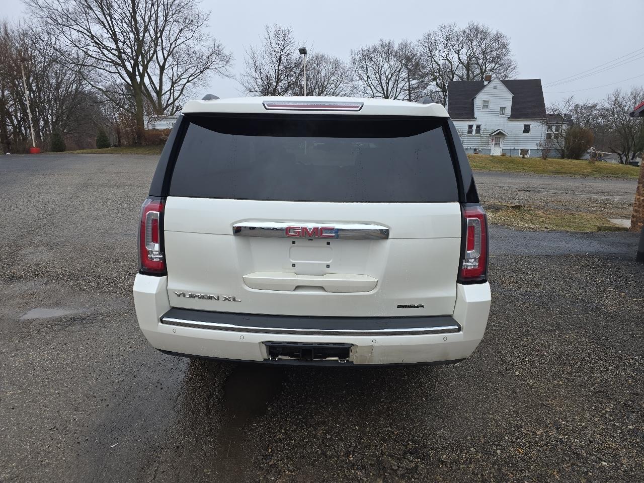 GMC Yukon Denali XL 4WD 2015