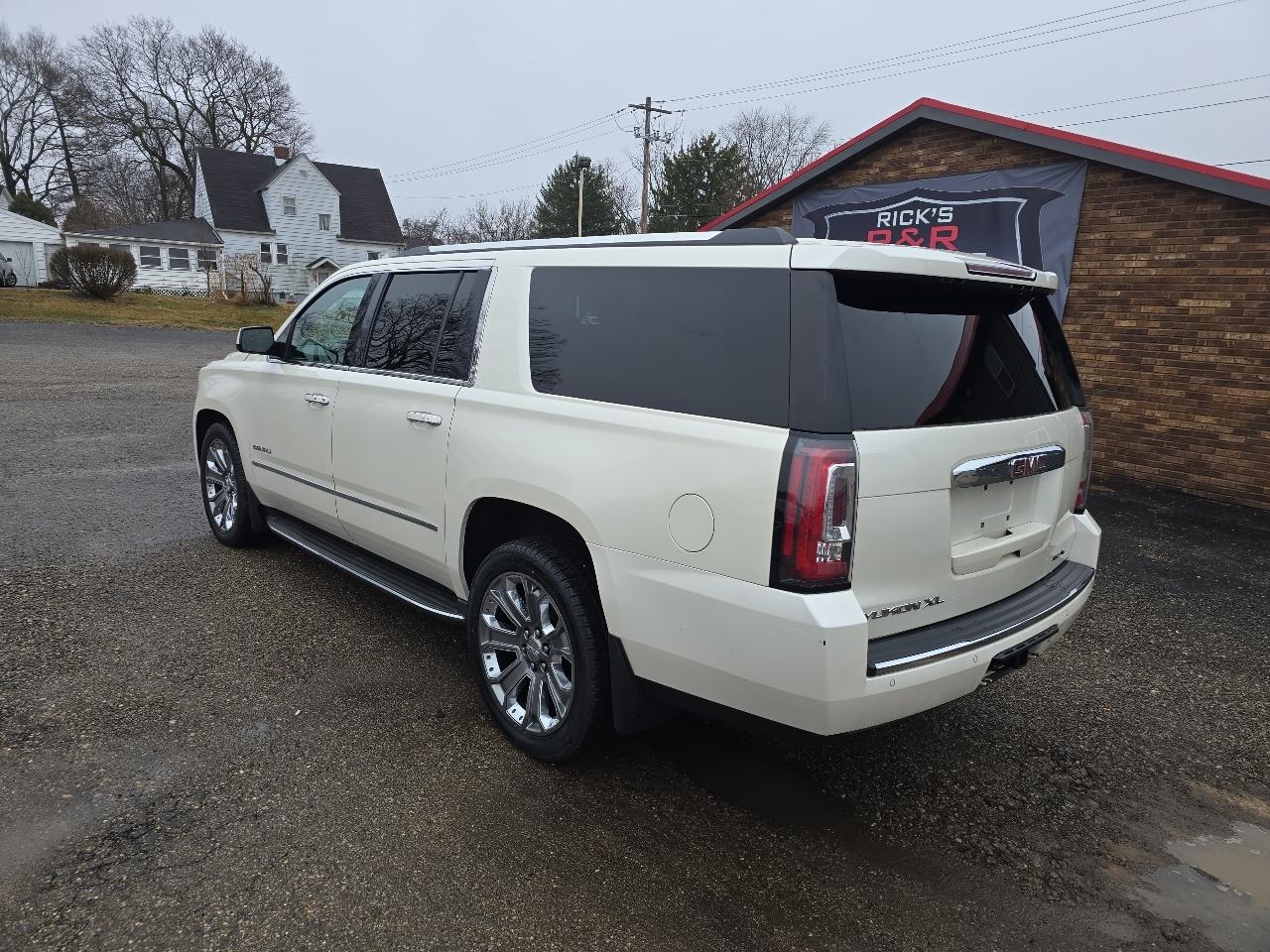 GMC Yukon Denali XL 4WD 2015