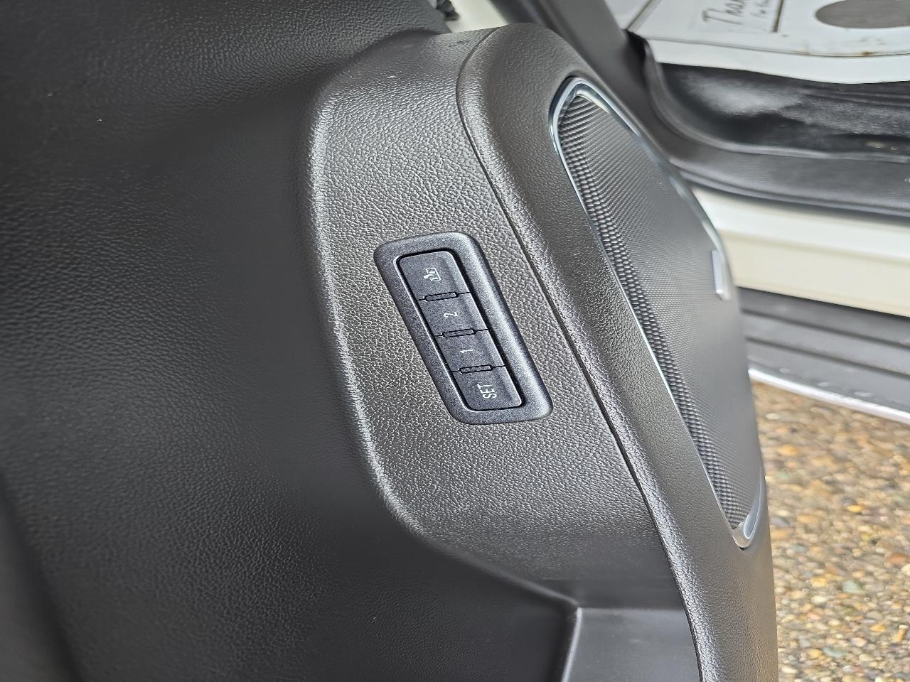 GMC Yukon Denali XL 4WD 2015