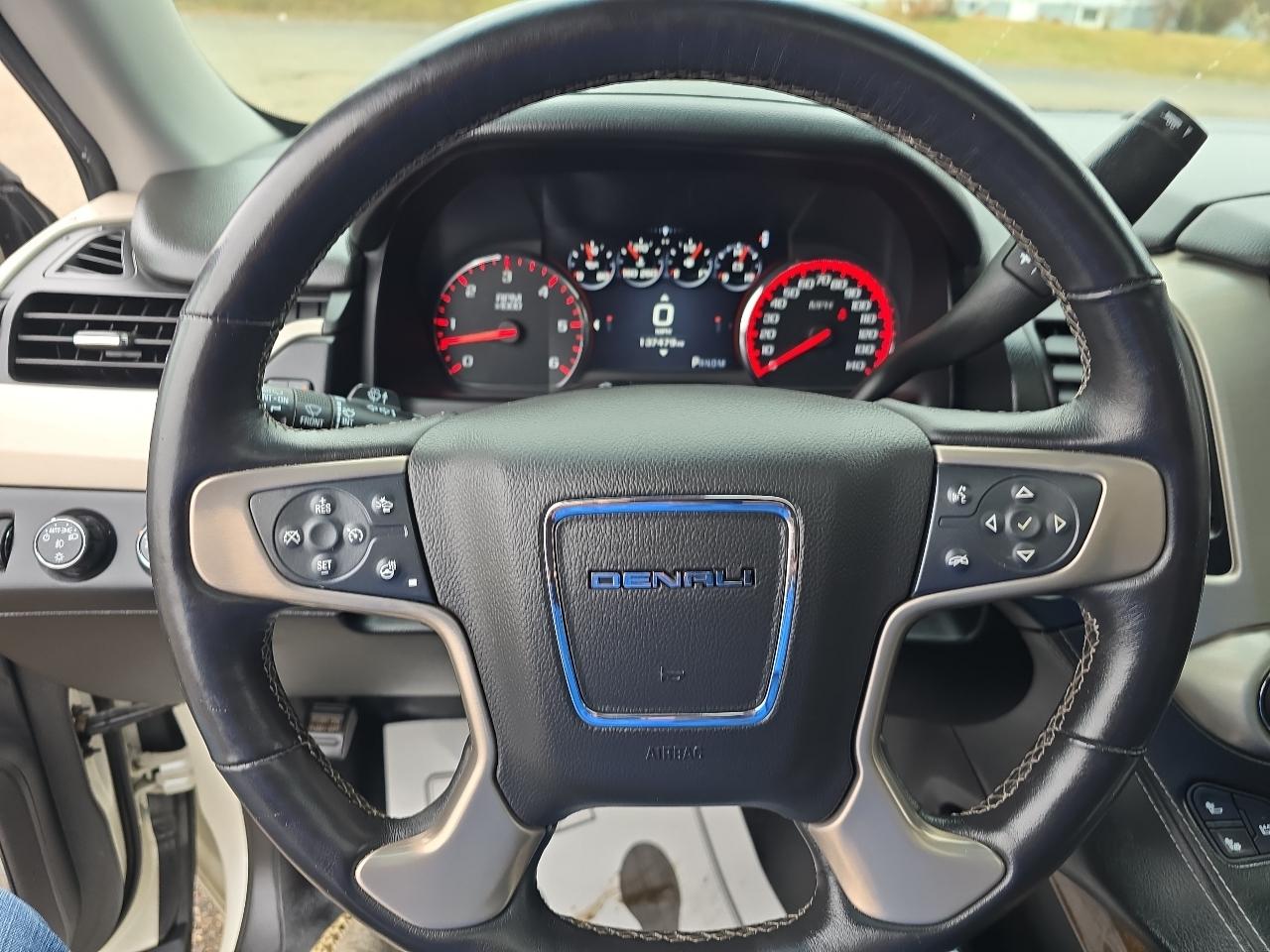 GMC Yukon Denali XL 4WD 2015