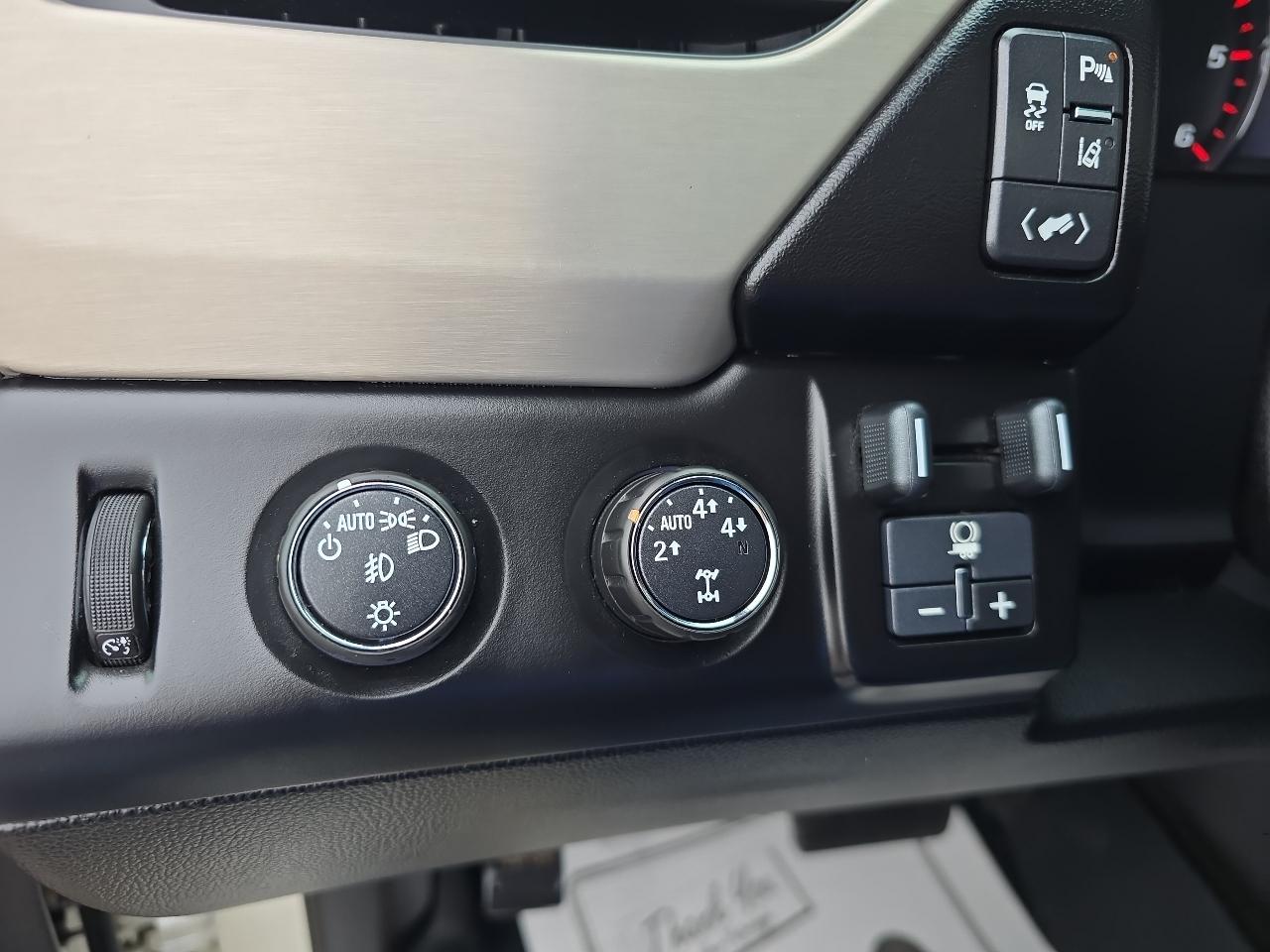 GMC Yukon Denali XL 4WD 2015