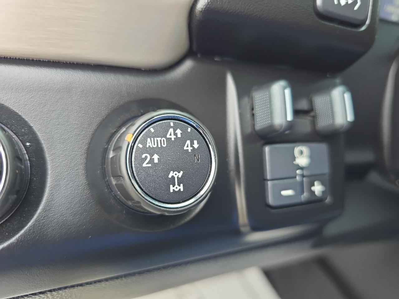 GMC Yukon Denali XL 4WD 2015