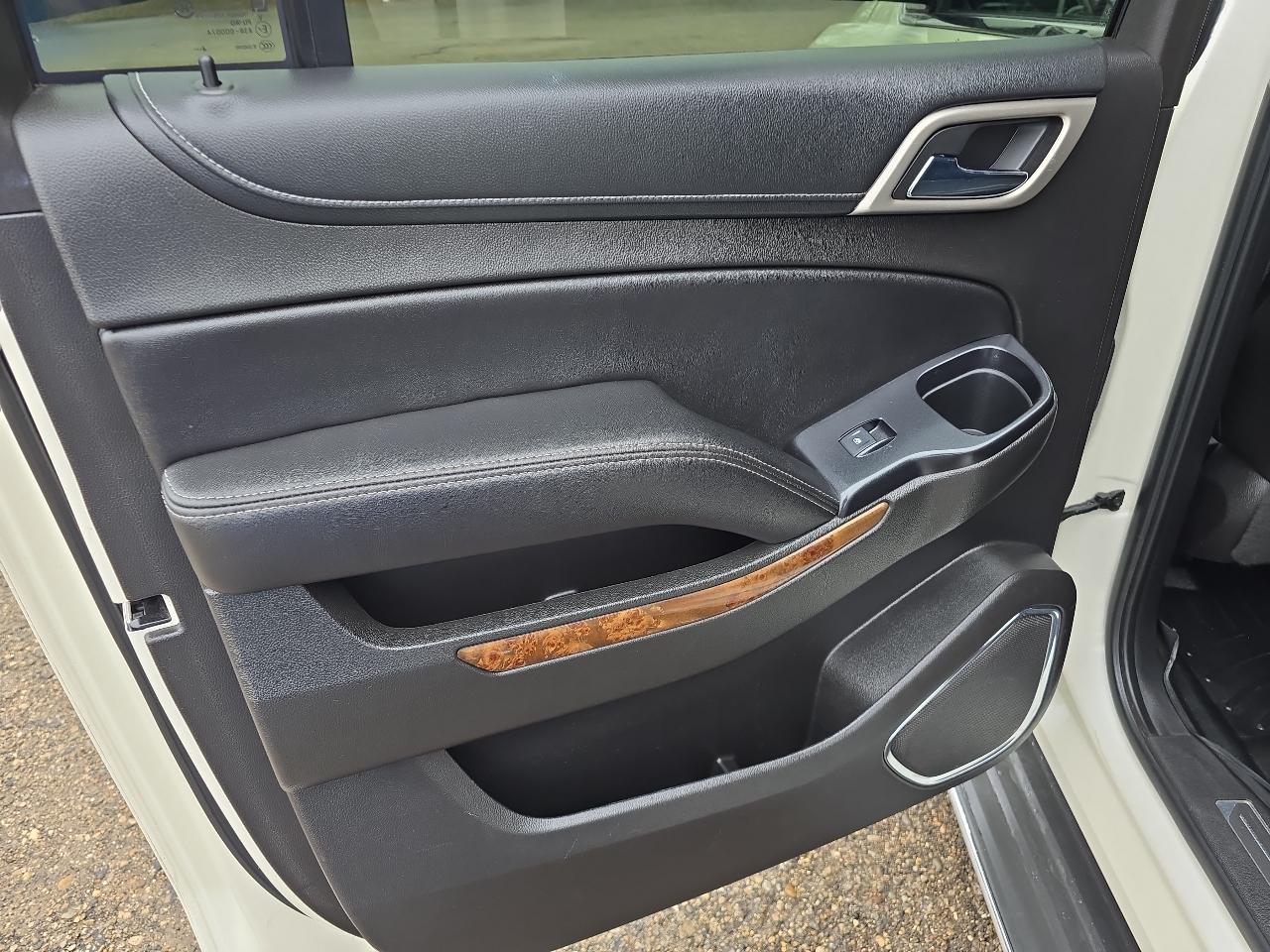 GMC Yukon Denali XL 4WD 2015