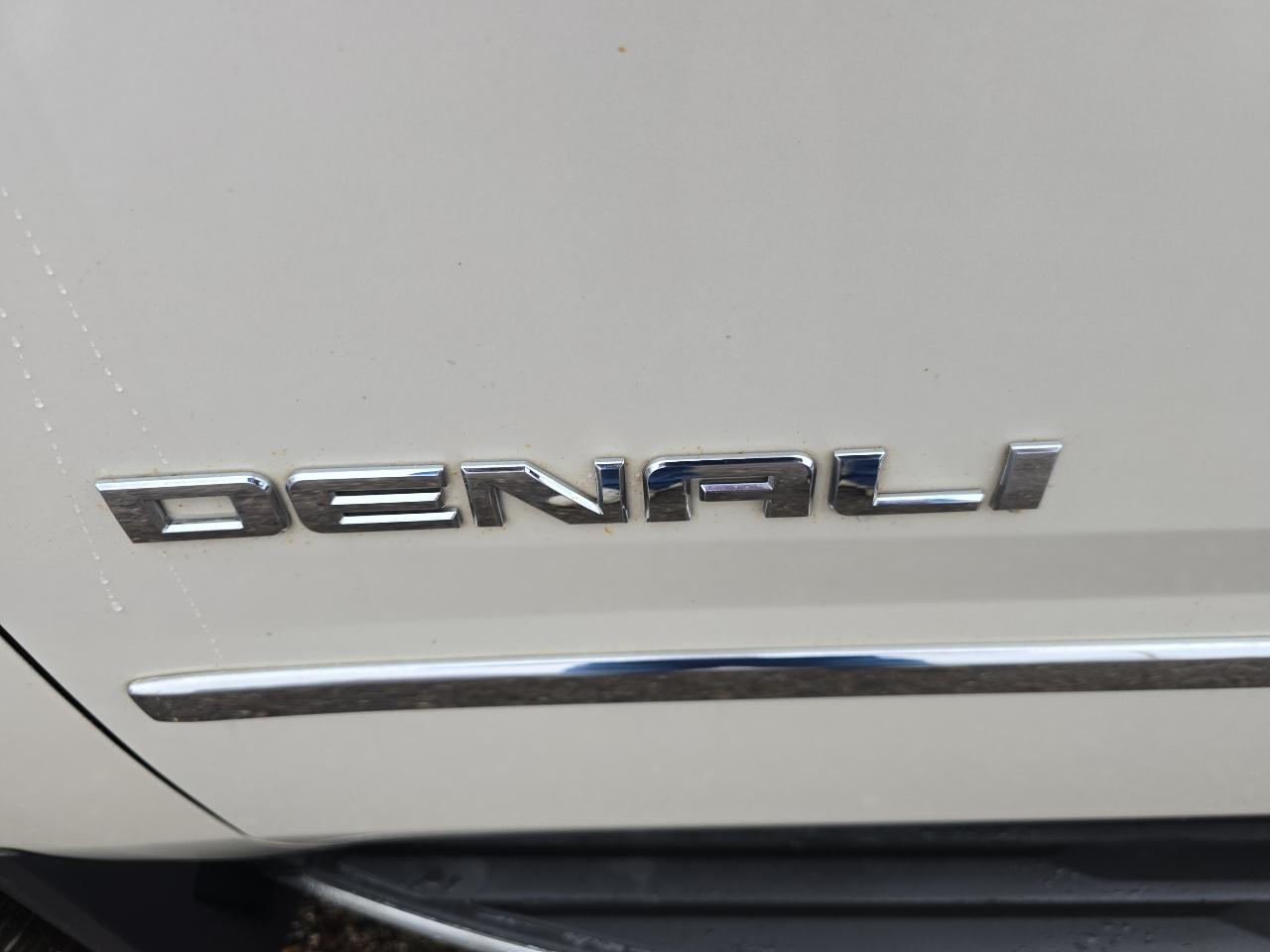 GMC Yukon Denali XL 4WD 2015