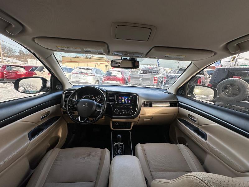 Mitsubishi Outlander SEL AWD 2017