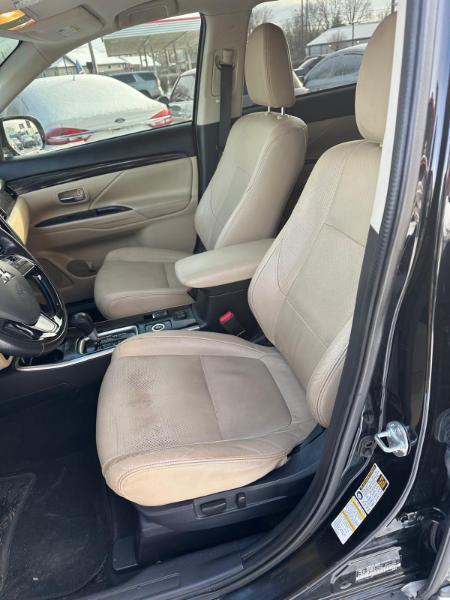 Mitsubishi Outlander SEL AWD 2017