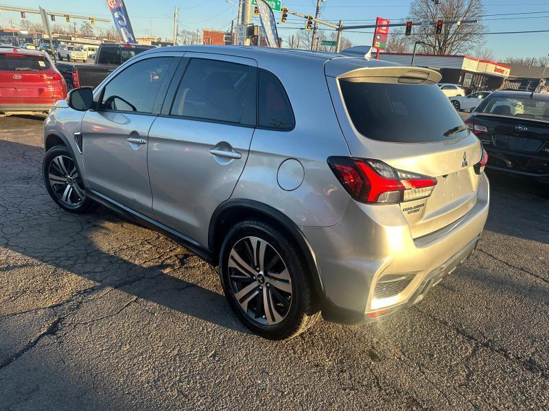 Mitsubishi Outlander Sport 2.0 ES 4WD CVT 2020