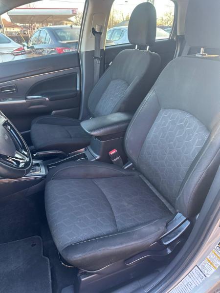 Mitsubishi Outlander Sport 2.0 ES 4WD CVT 2020