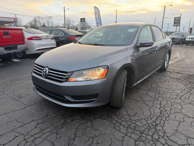 Volkswagen Passat 2.5L S W/Appearance 2012