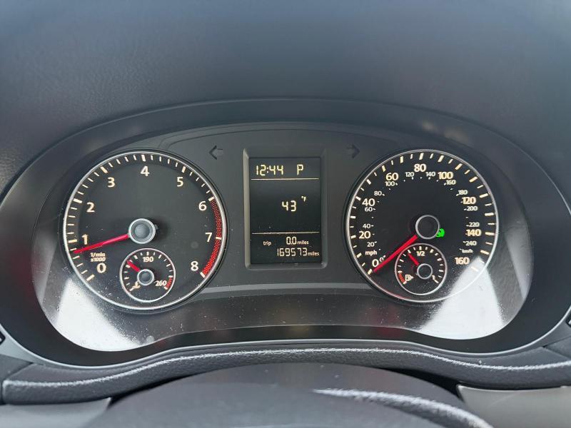 Volkswagen Passat 2.5L S W/Appearance 2012