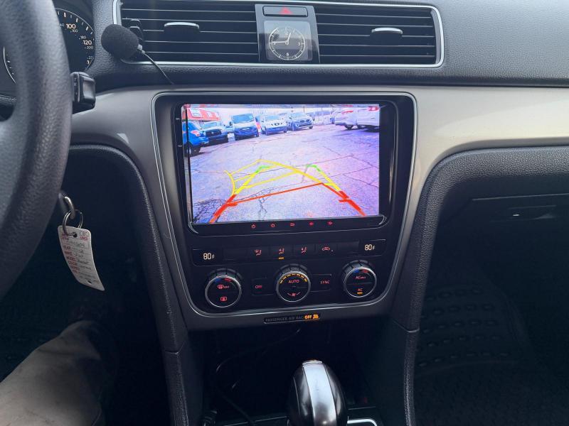 Volkswagen Passat 2.5L S W/Appearance 2012