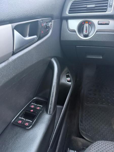 Volkswagen Passat 2.5L S W/Appearance 2012