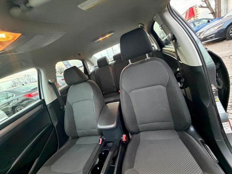 Volkswagen Passat 2.5L S W/Appearance 2012