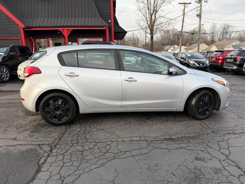 Kia Forte 5-Door LX 2017